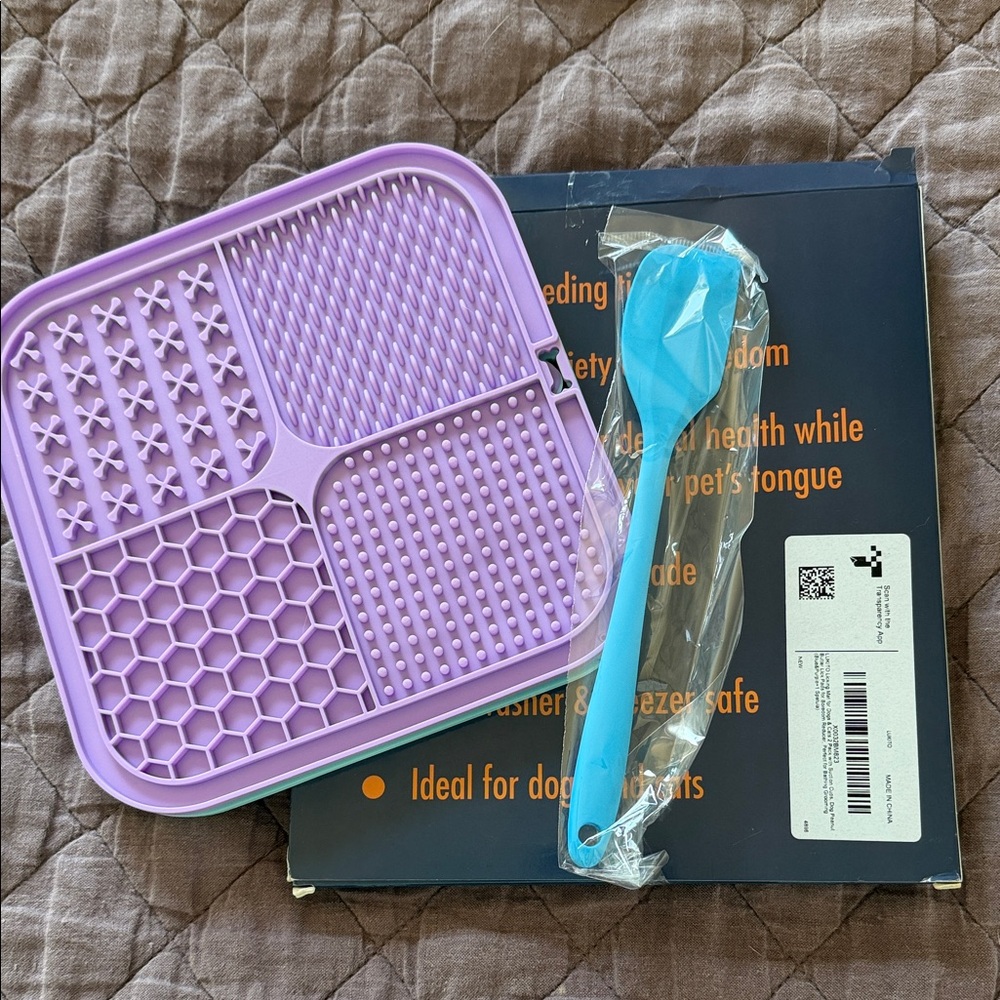 Silicone Lick Mat Duo in Lavender & Light Blue
